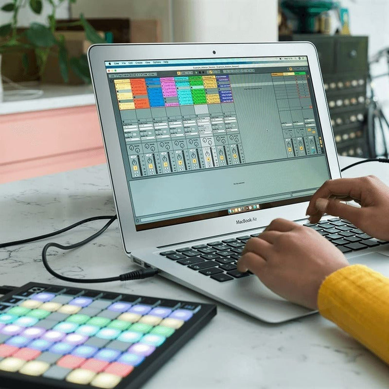 Novation Launchpad Mini Mk3 Controlador Midi Negro