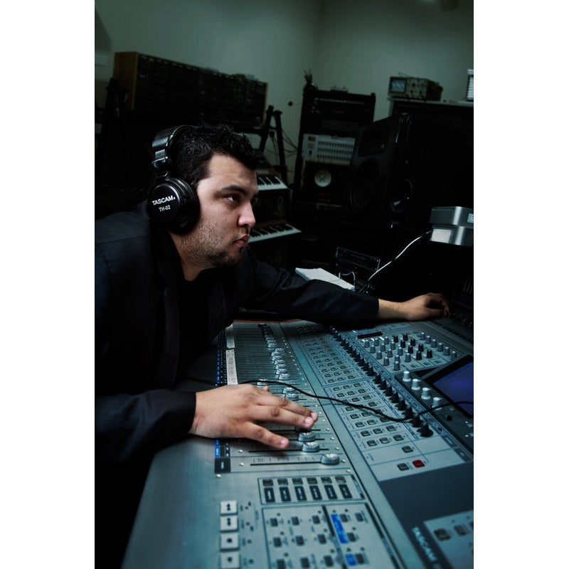 Tascam Th-02 Auriculares Cerrados Para Estudio Negro