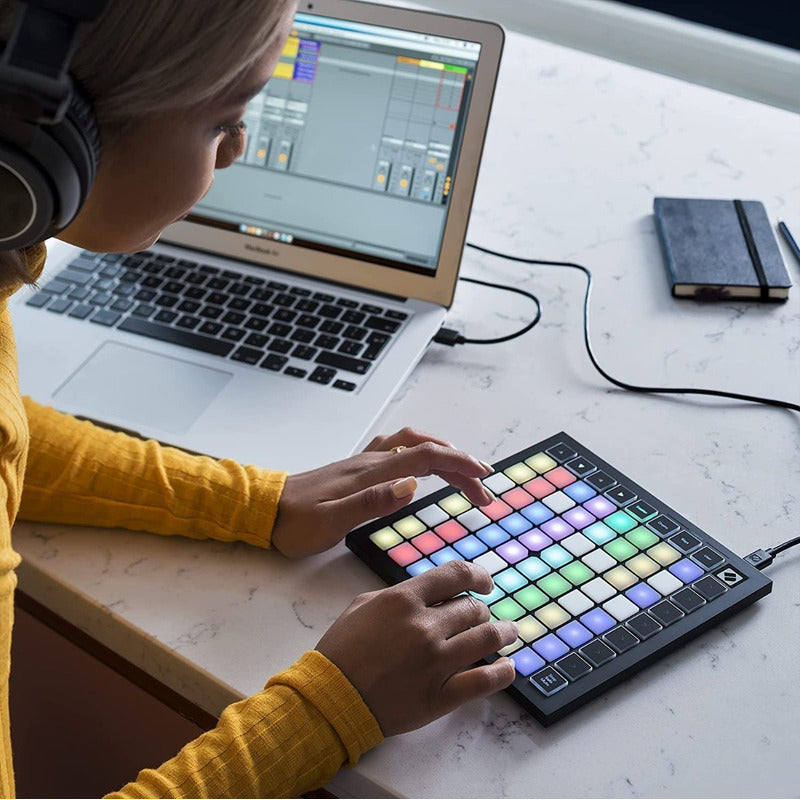 Novation Launchpad Mini Mk3 Controlador Midi Negro